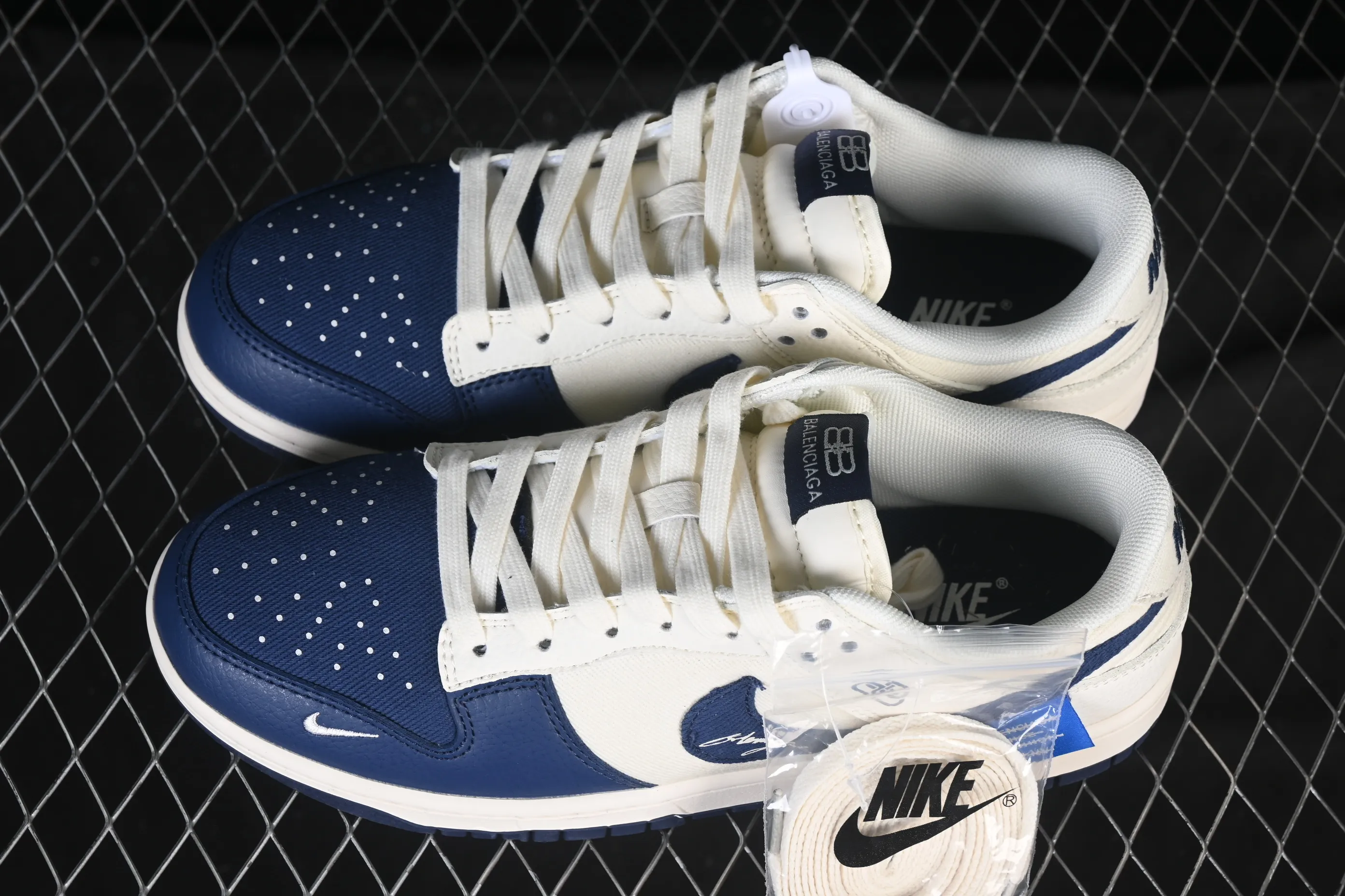 All categories Nk SB Dunk Series Nk SB Dunk Low High-end customized low-top sneakers Nike SB Dunk Low joint off-white canvas blue hook High-end customized low-top casual sneakers XD1588-230